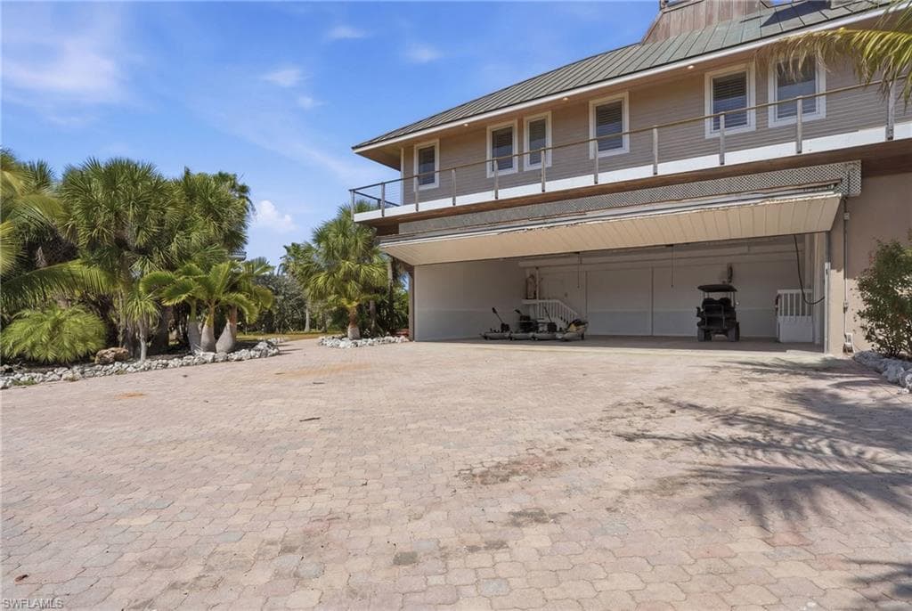 211 Kingfisher DR-30