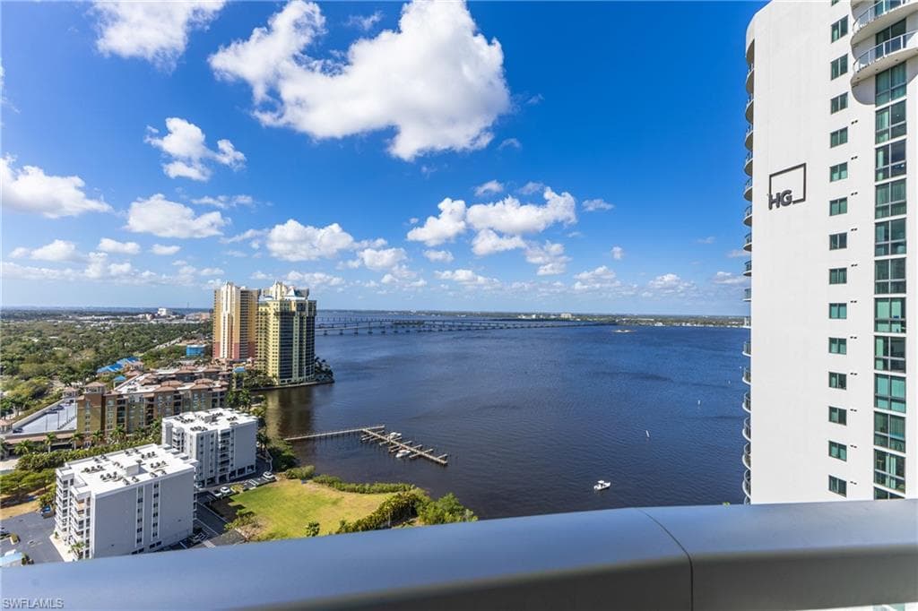3000 Oasis Grand BLVD 2405-27