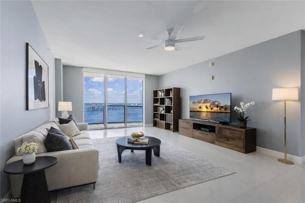 3000 Oasis Grand BLVD 2405-6