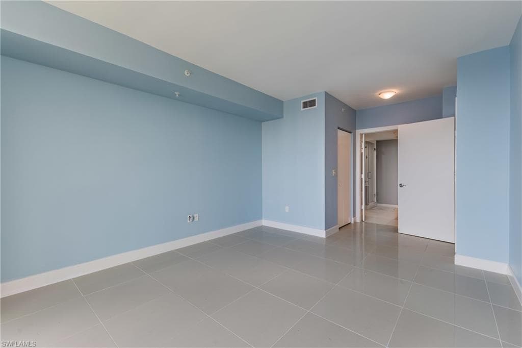 3000 Oasis Grand BLVD 2405-13