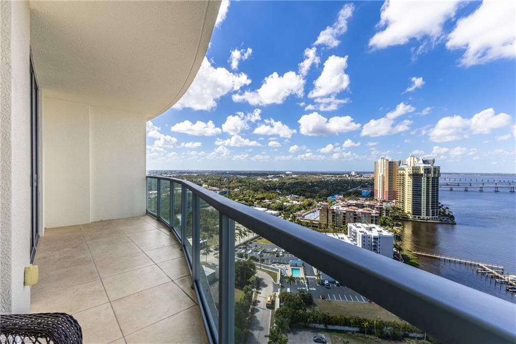 3000 Oasis Grand BLVD 2405-1