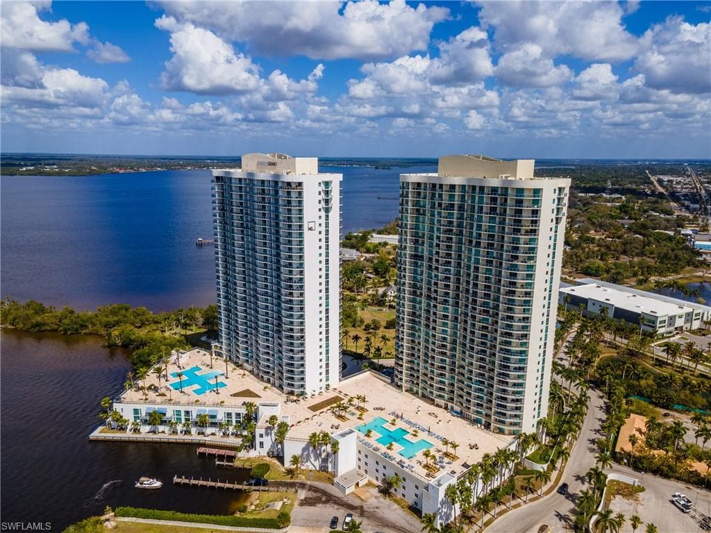3000 Oasis Grand BLVD 2405-41