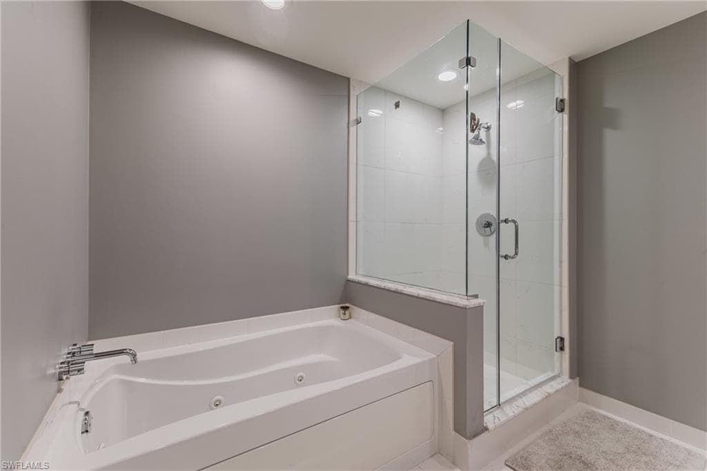 3000 Oasis Grand BLVD 2405-18