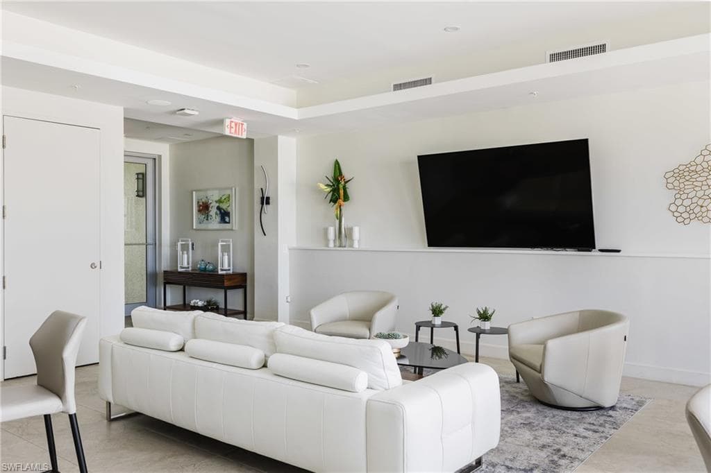 3000 Oasis Grand BLVD 2405-37