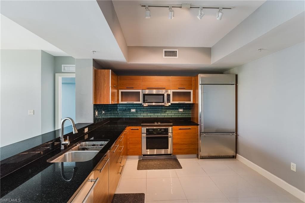 3000 Oasis Grand BLVD 2405-11