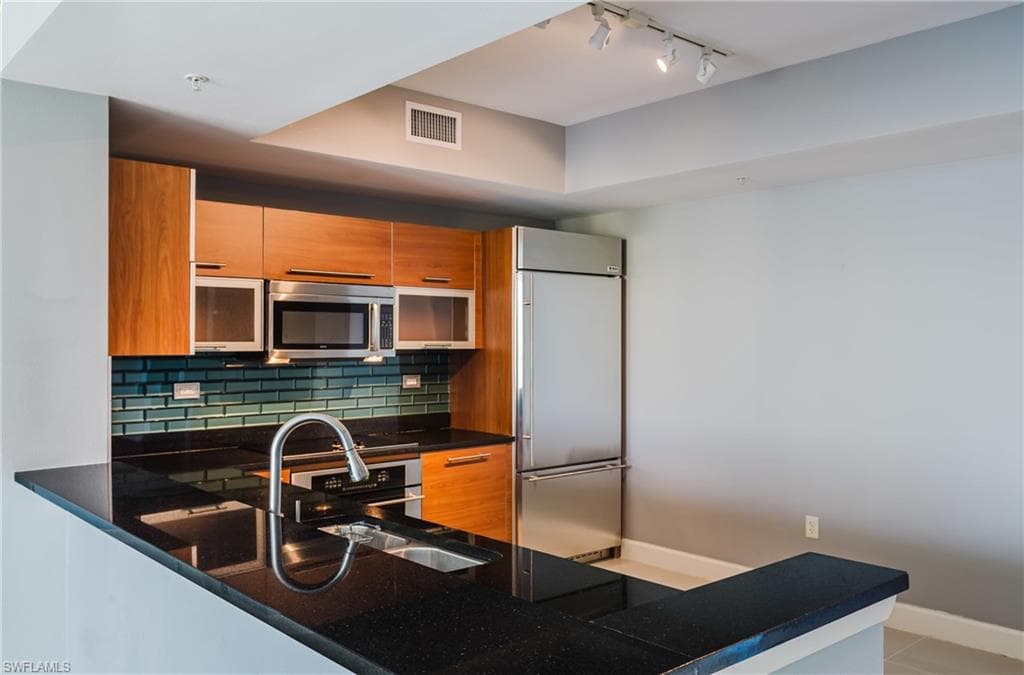 3000 Oasis Grand BLVD 2405-8