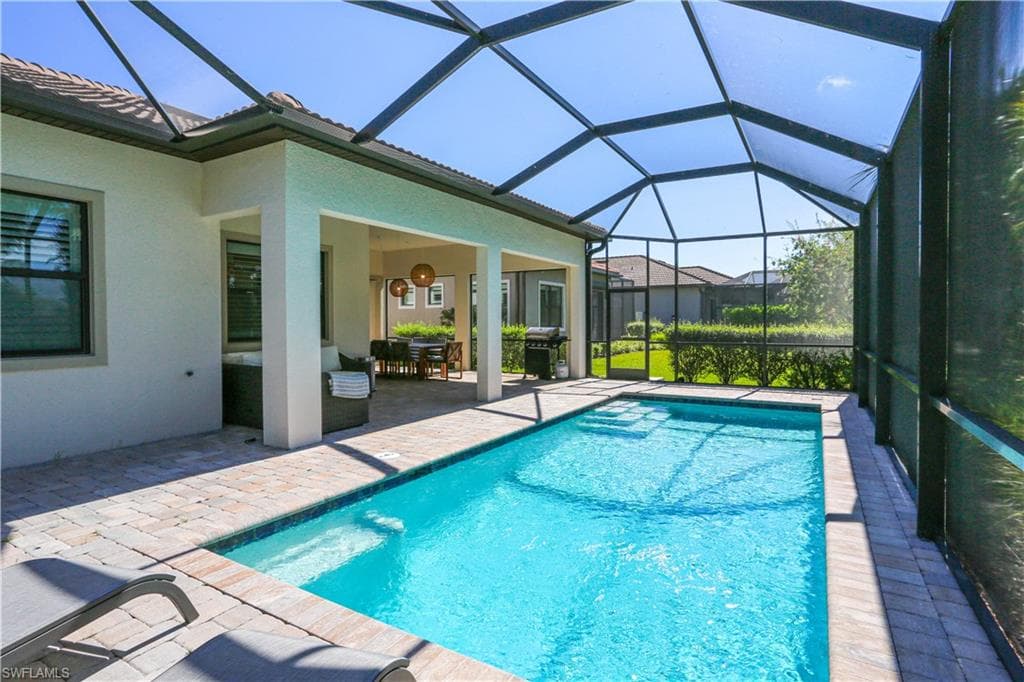 9716 Everglades DR-47