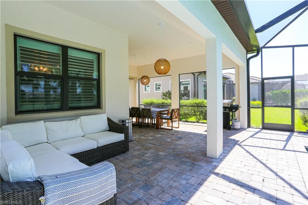 9716 Everglades DR-45