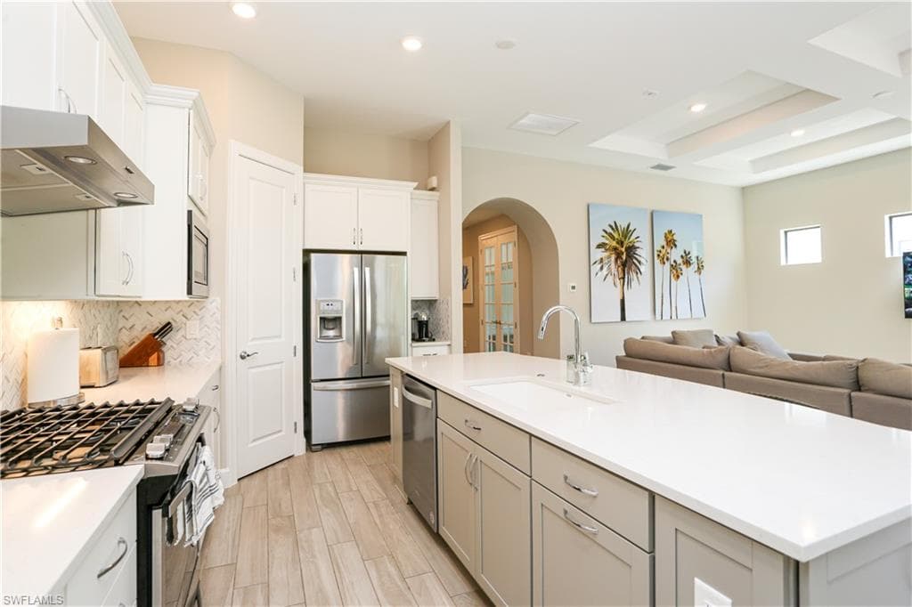 9716 Everglades DR-31