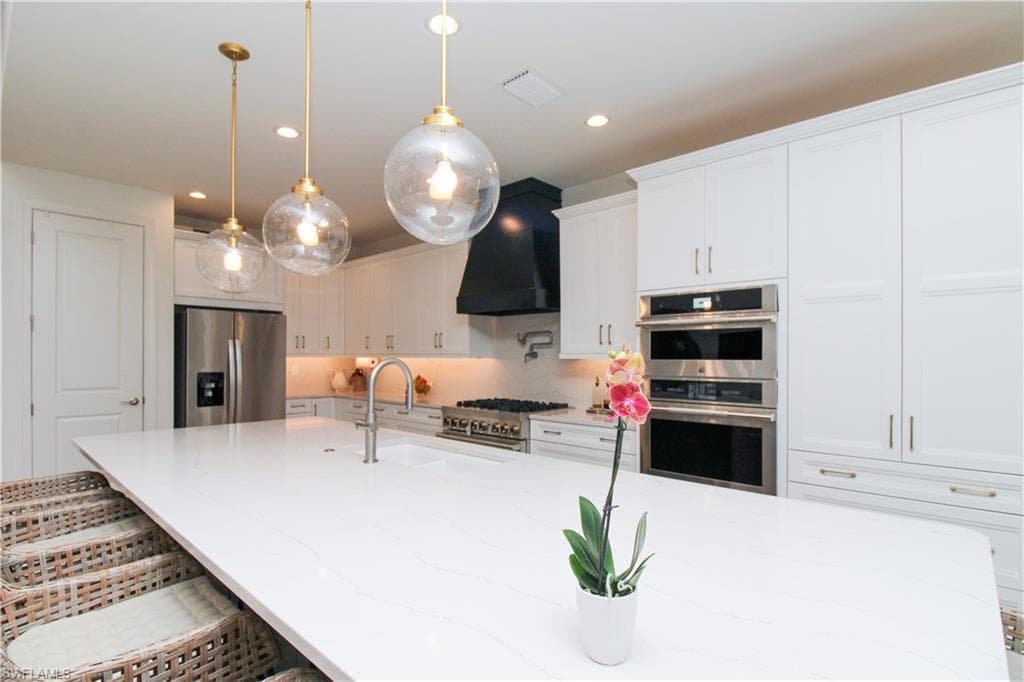 9241 Cayman DR-10