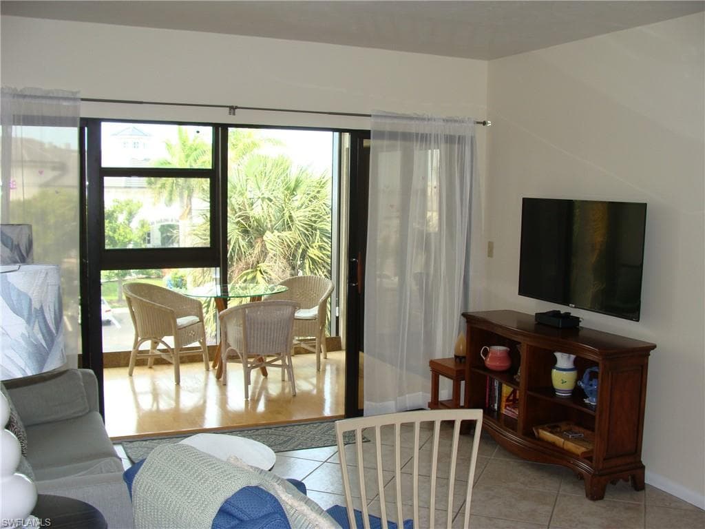 807 River Point DR 201D-11