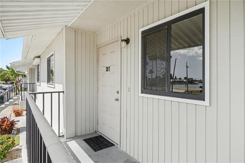 423 Cape Coral PKWY W 203 (207)-23