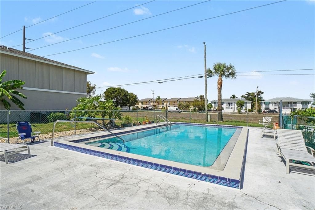 423 Cape Coral PKWY W 203 (207)-22