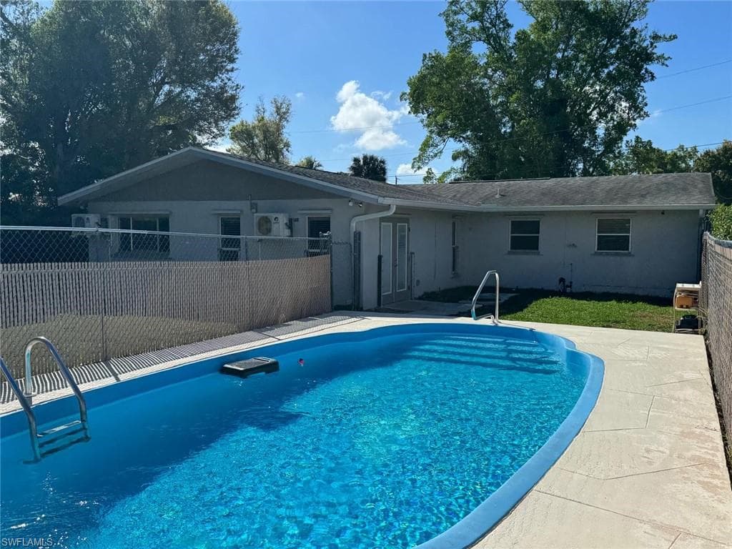 698 Muscogee DR-10
