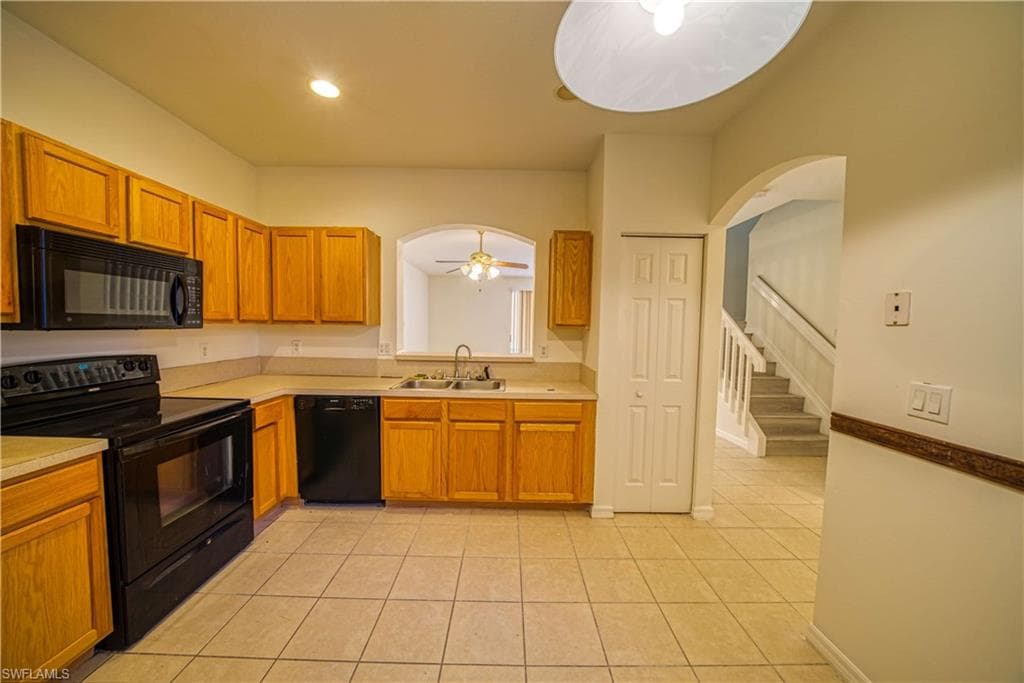 10027 Salina ST-9