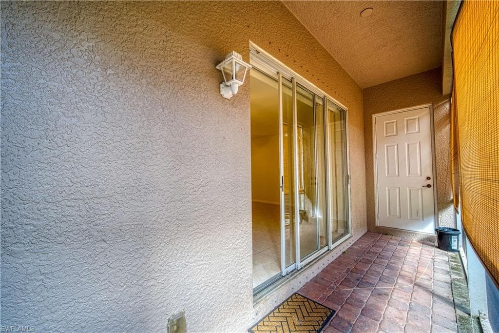 10027 Salina ST-19