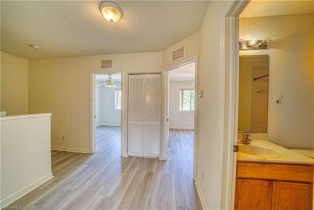 10027 Salina ST-29