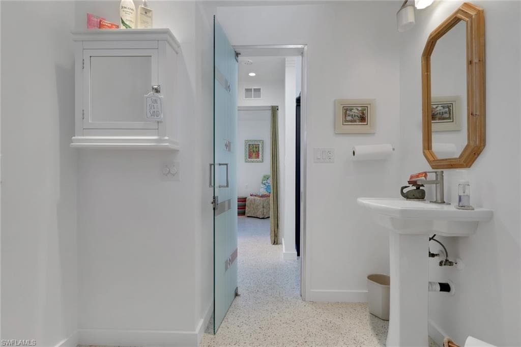 1290 Venetian WAY-29