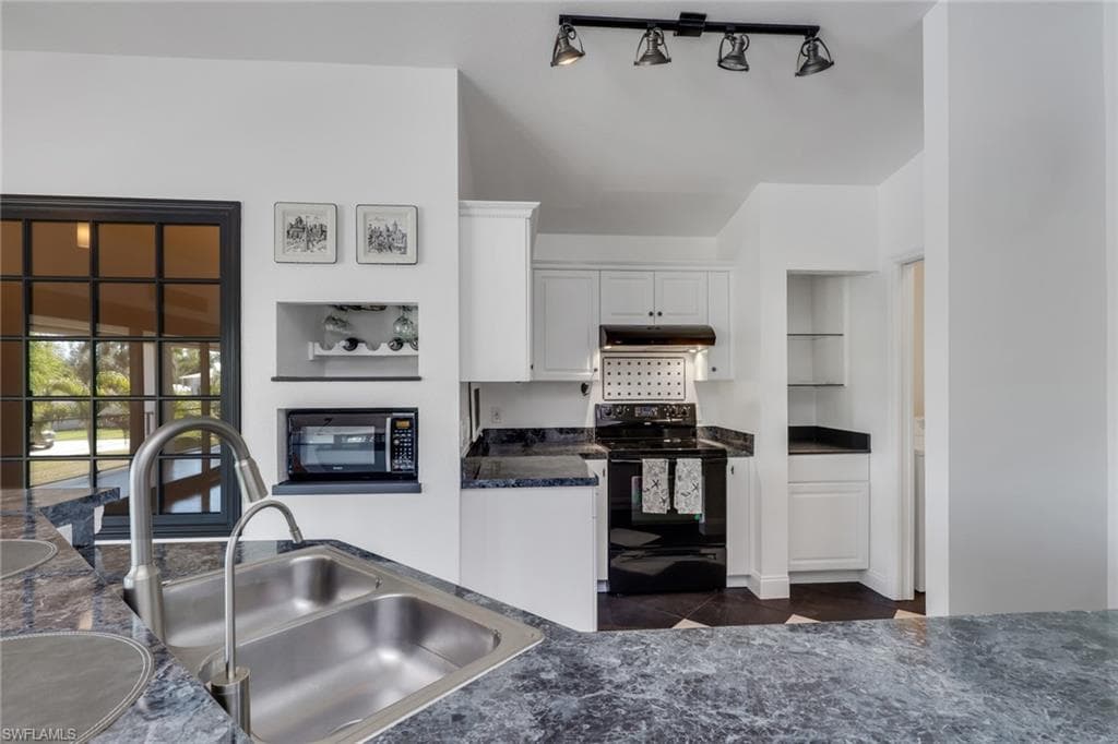 27170 Esther DR-16