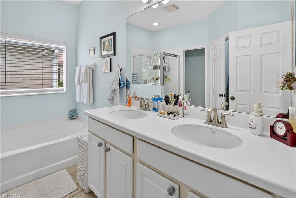 9689 Pineapple Preserve CT-22
