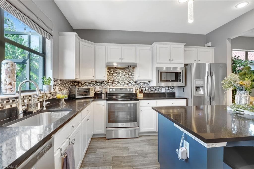 10908 Clarendon ST-14