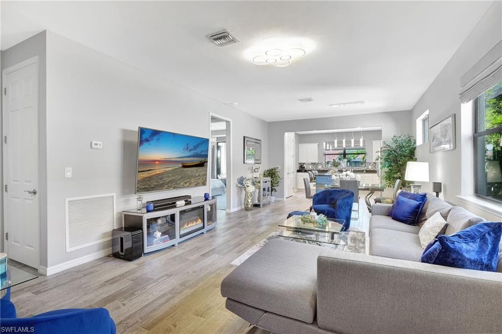 10908 Clarendon ST-4