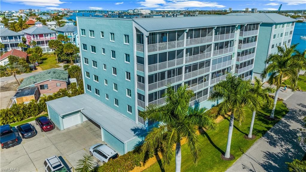 345 Mango ST 406-2