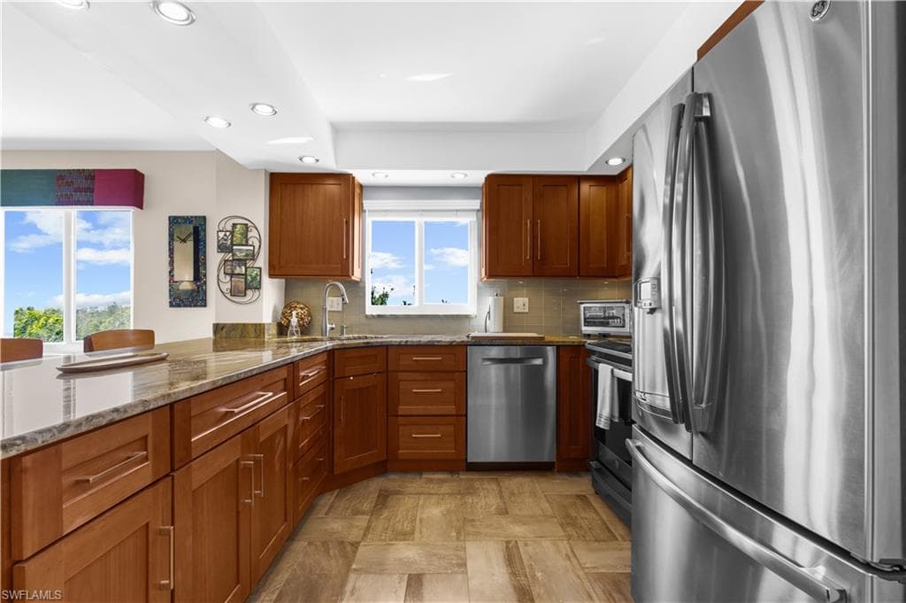 345 Mango ST 406-21