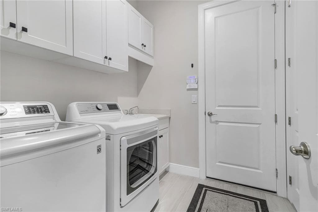 9032 Saint Lucia DR-16
