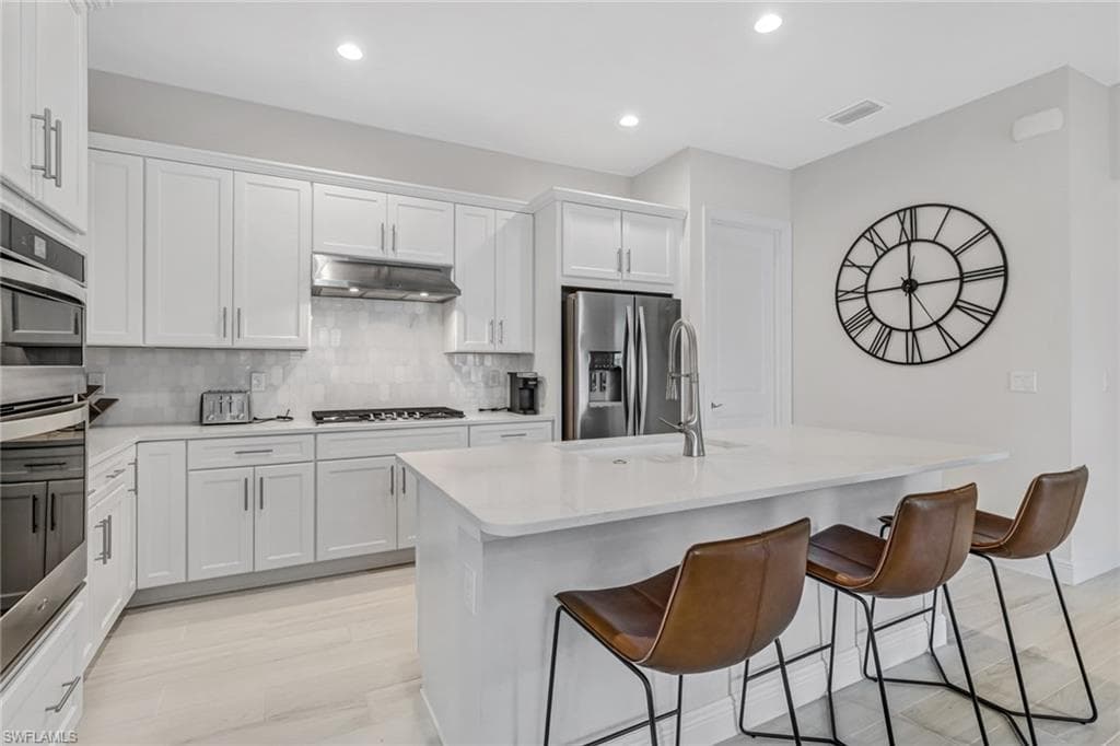 9032 Saint Lucia DR-3
