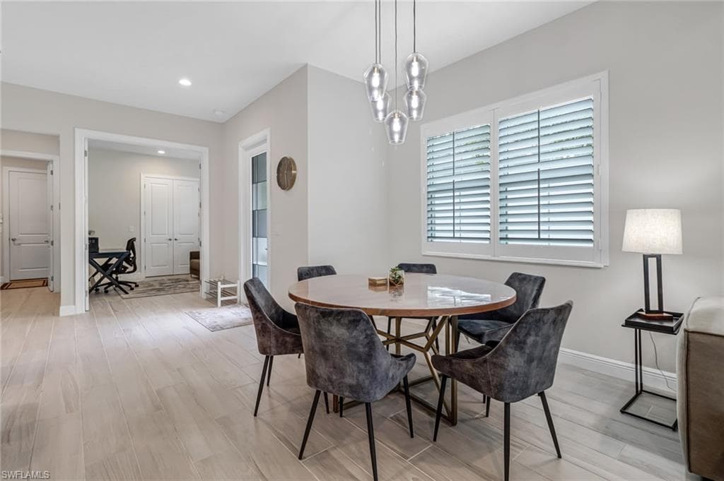 9032 Saint Lucia DR-5