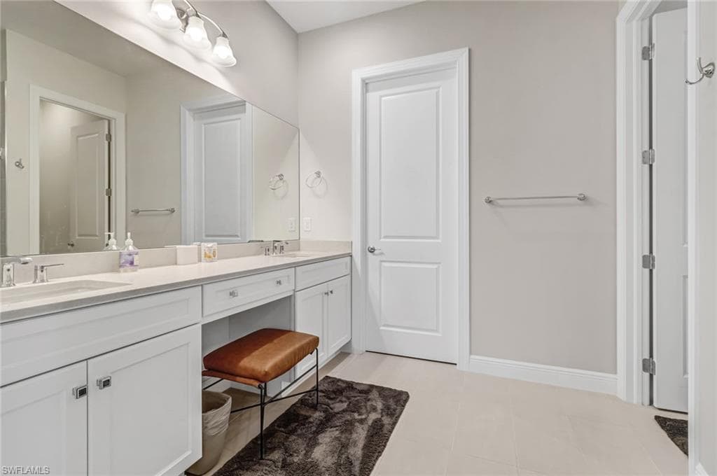 9032 Saint Lucia DR-9