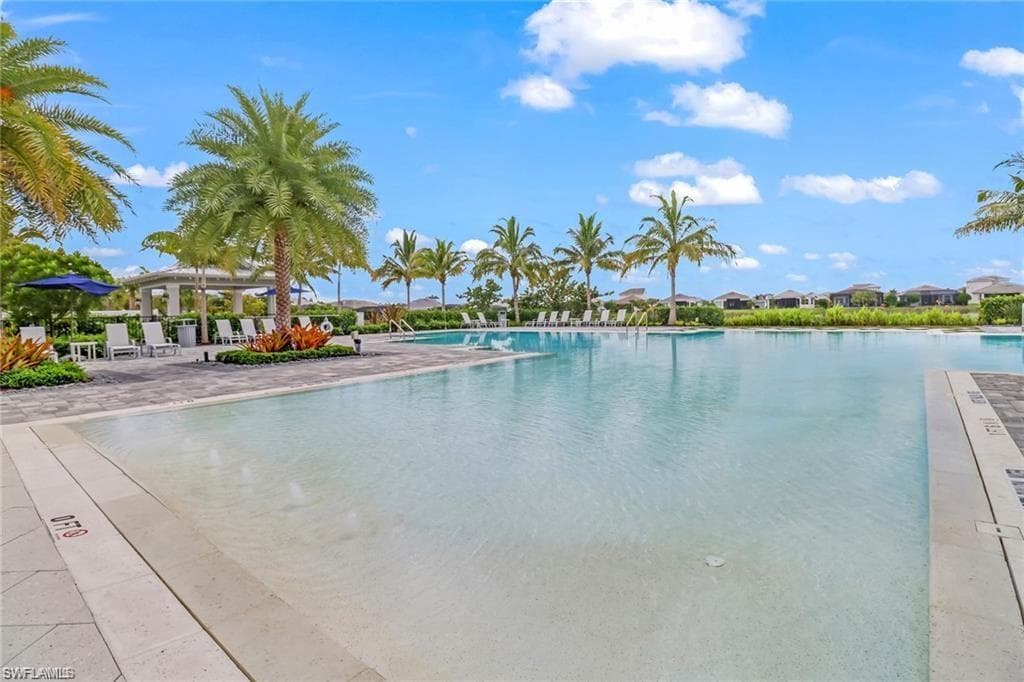 9032 Saint Lucia DR-18