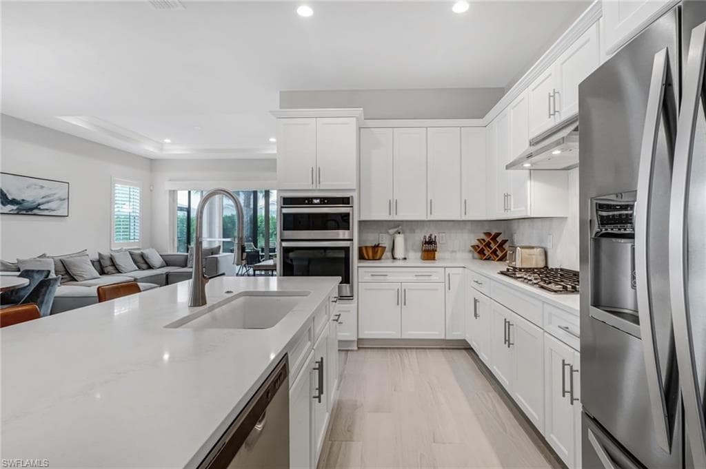 9032 Saint Lucia DR-4
