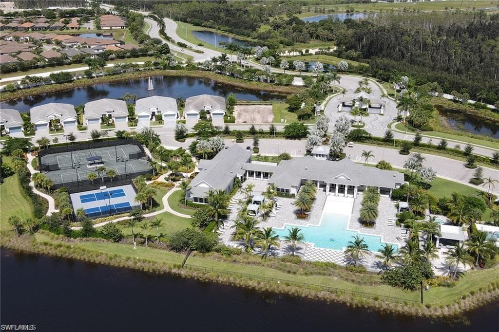 9032 Saint Lucia DR-21