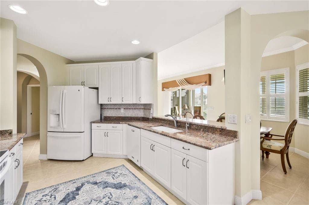 13860 Avon Park CIR 104-6