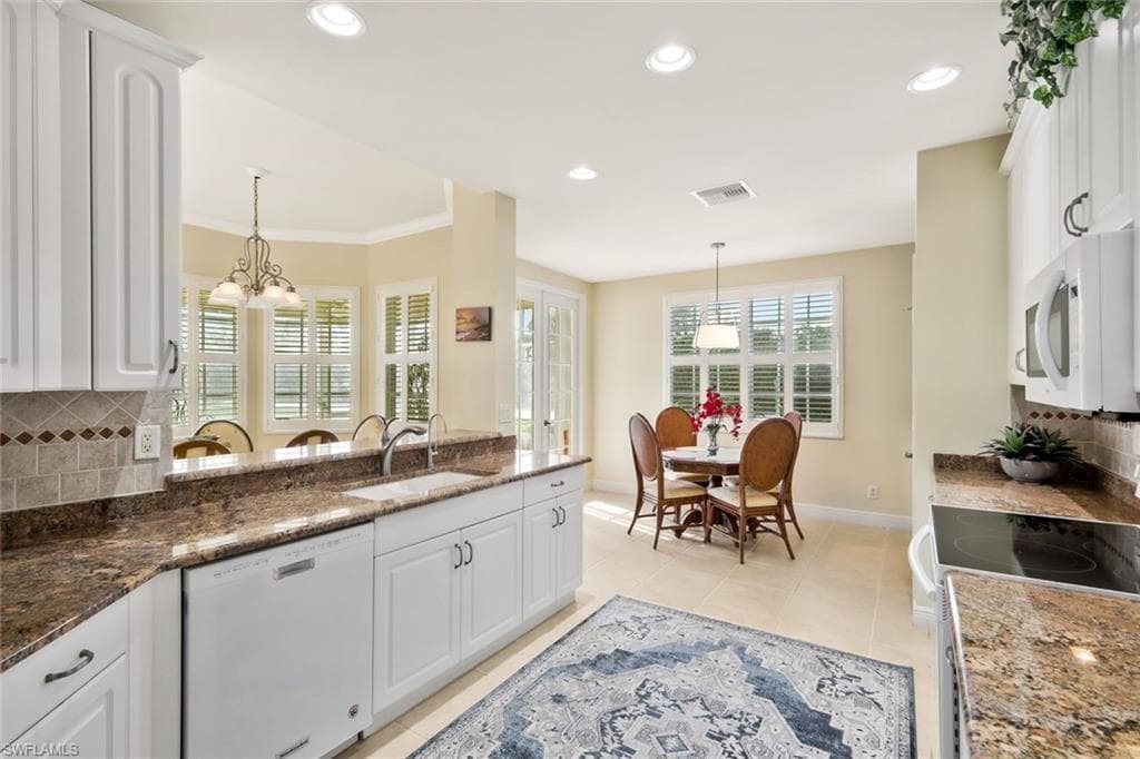 13860 Avon Park CIR 104-13