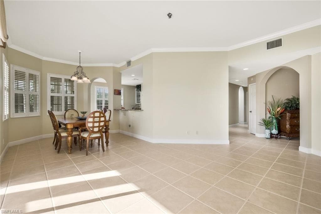 13860 Avon Park CIR 104-9