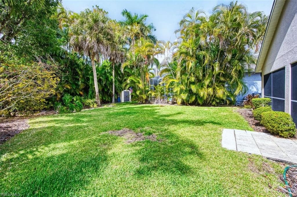 9917 Las Casas DR-32