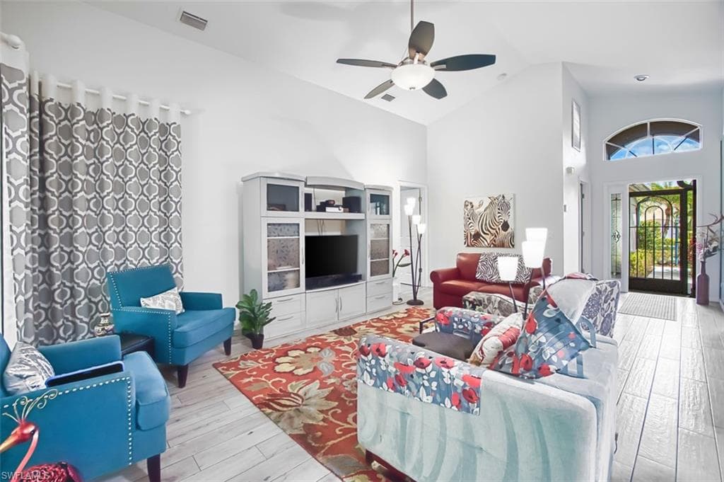 9917 Las Casas DR-10