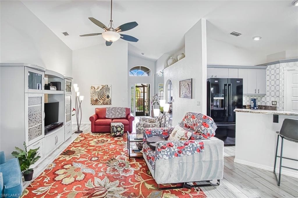 9917 Las Casas DR-14