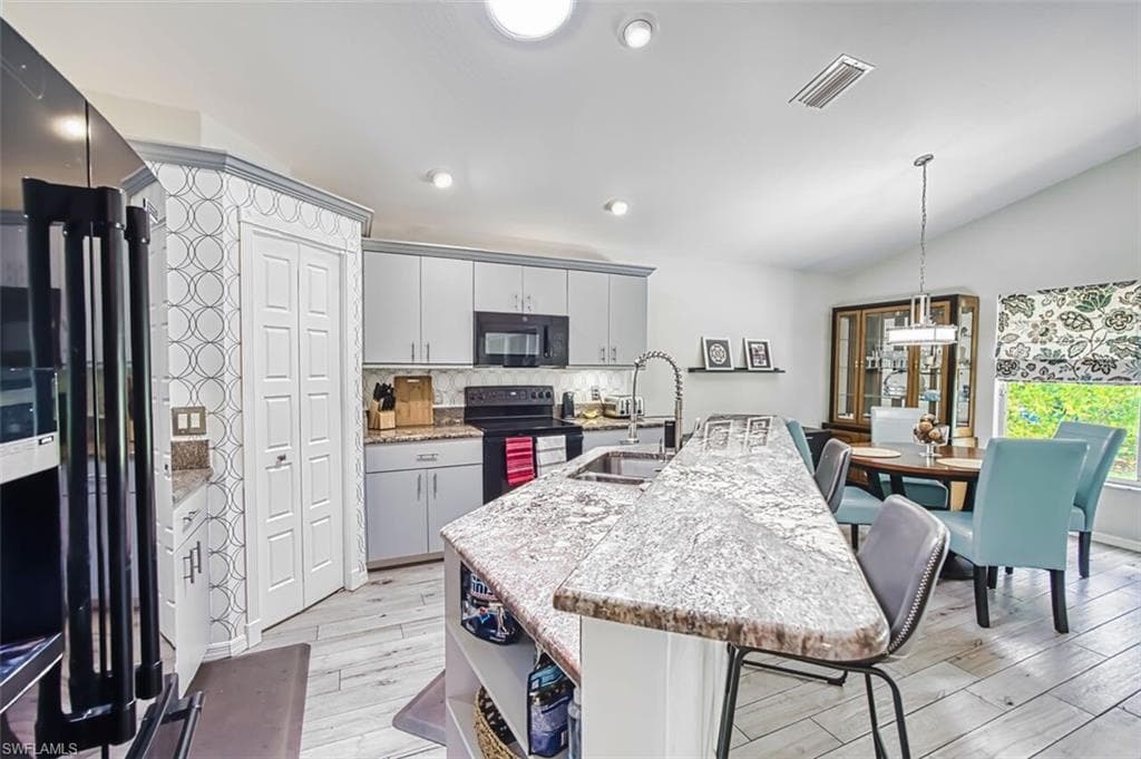 9917 Las Casas DR-15