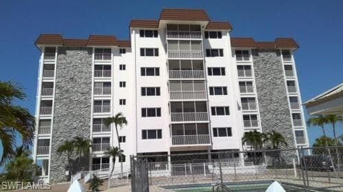 6900 Estero BLVD 108-28