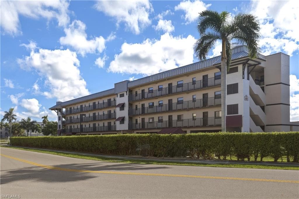 801 River Point DR 303A-1