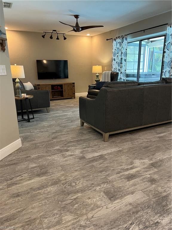 13226 Winsford LN-7