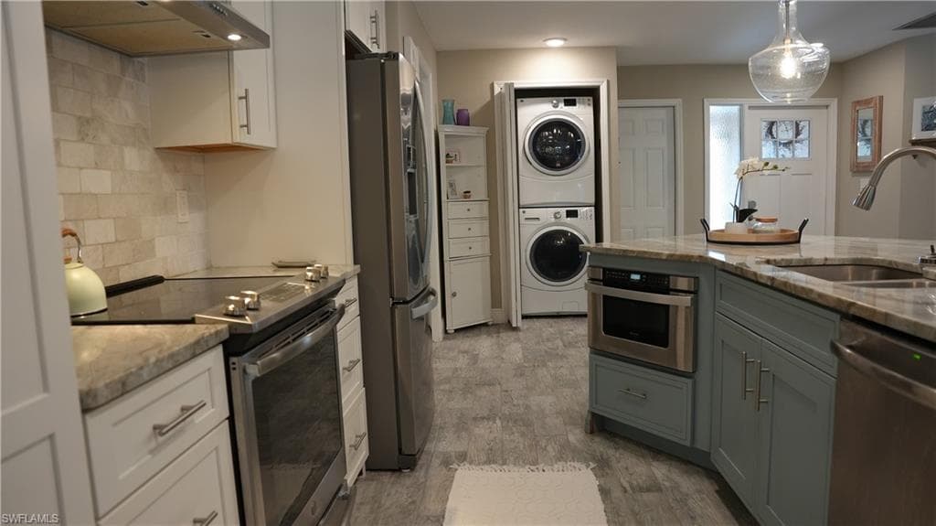 13226 Winsford LN-8