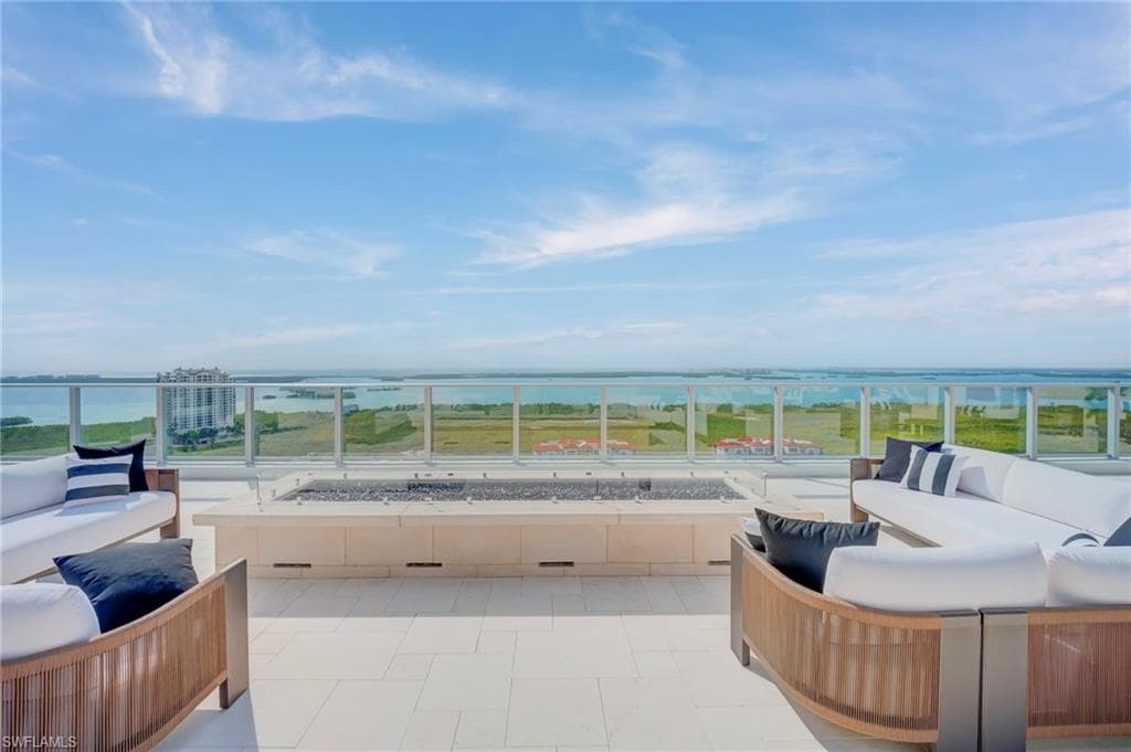 4810 Pelican Colony BLVD 704-30