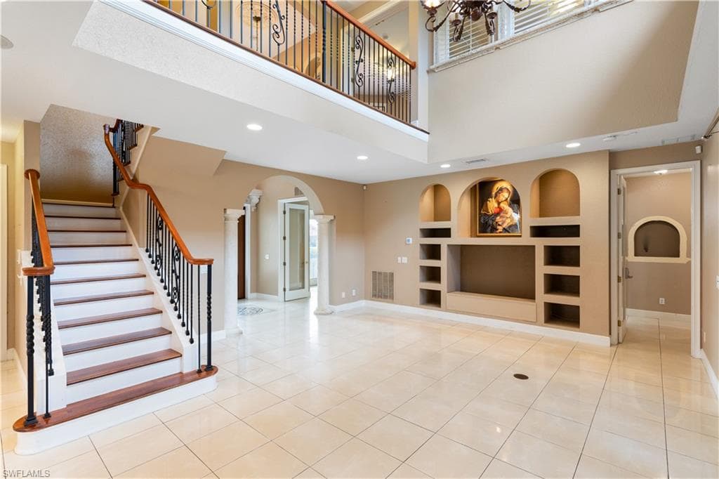 11913 Princess Grace CT-13