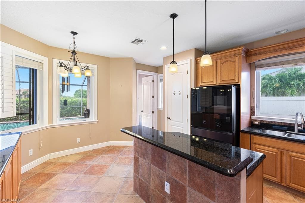 11913 Princess Grace CT-16