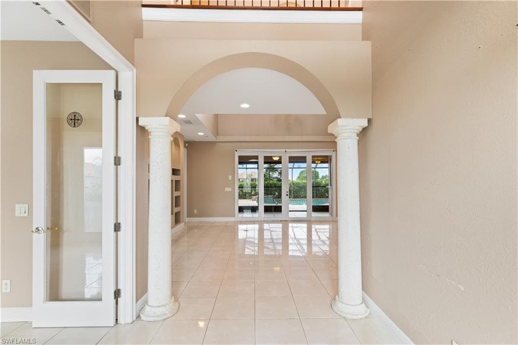 11913 Princess Grace CT-7
